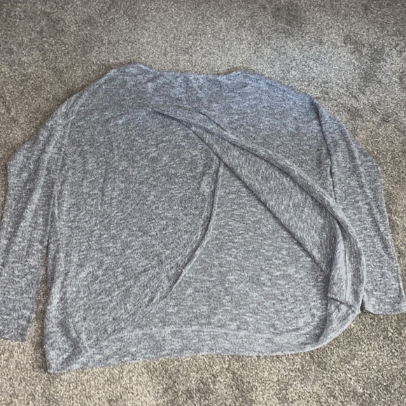 American Eagle 🦅 open back, cute long sleeve. - Picture 2 of 2